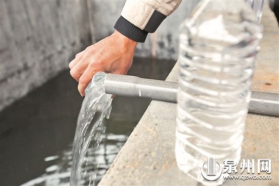 采用“天然有機(jī)酸除污降解”，豬糞水可“變”清水，循環(huán)沖洗豬舍。