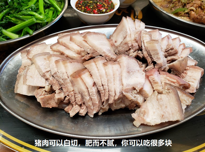 豬肉可以白切，肥而不膩，你可以吃很多塊.jpg